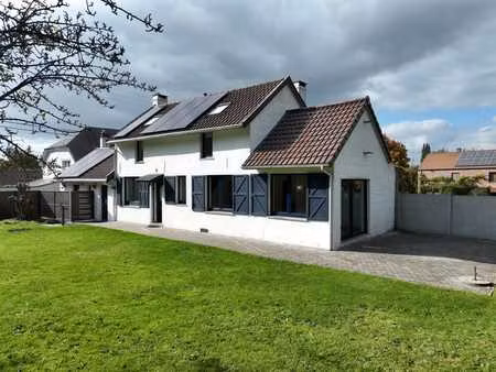 seneffe - maison 3 façades - 3 ch et jardin