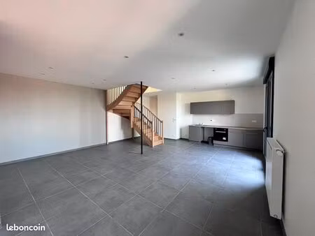 f3 95m² en duplex neuf avec terrasse tropézienne – centre st maurice en gourgois