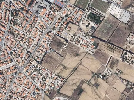 terrain - 697m ²
