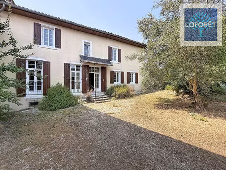 charmante longère avec dépendances sur un terrain de 2 145 m²