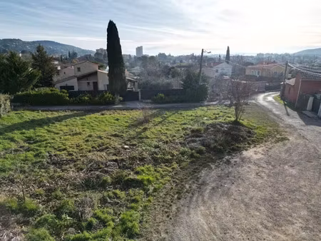 vente terrain 674 m² à draguignan (83300)  160 000 €