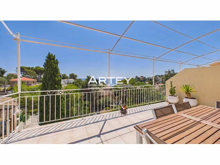 appartement 93 m2 - proche du port - très belle vue mer - gr