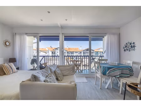 residence plage face au port