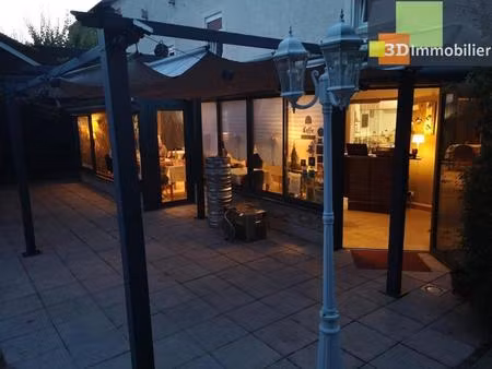 dole à proximité  vends solide maison en pierres comprenant un hotel/restaurant ainsi qu'u