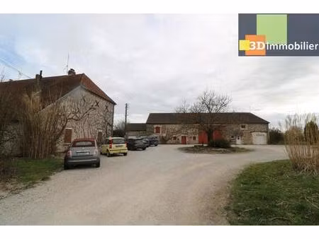 a vendre aux portes de dole domaine en pierres de 14 pièces sur 606 m² habitables avec gra