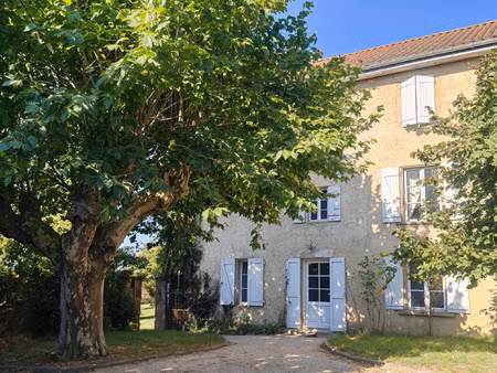maison familiale de caractère avec piscine et de nombreuses