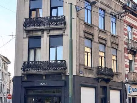 immeuble de rapport + commerce et 3 appartements à ixelles