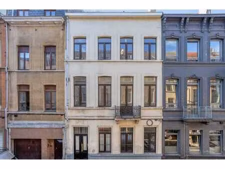 immeuble de bureaux de 260 m³ + 60 m² de caves