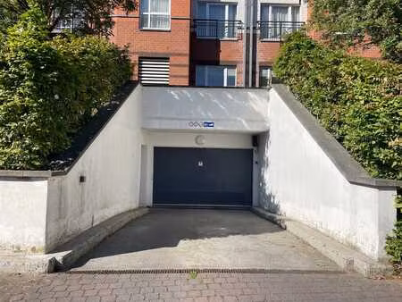 emplacement parking intérieur
