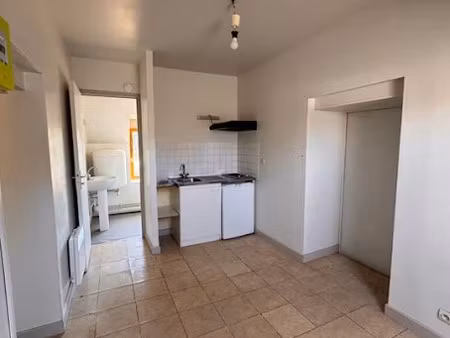 location meublée appartement 1 pièce 12 m² à bourges (18000)  340 €