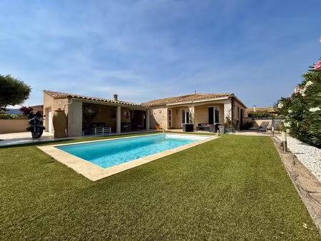 superbe villa avec piscine sur belle parcelle de terrain arborée