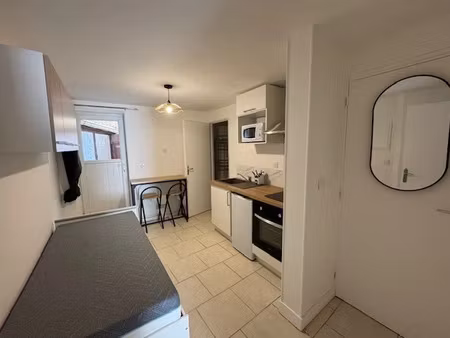 location meublée appartement 1 pièce 14 m² à montmorillon (86500)  375 €