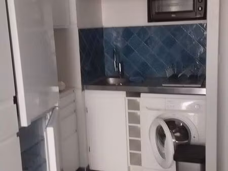 loue studio meublé à l année