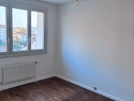 location t2 proximité place ronde