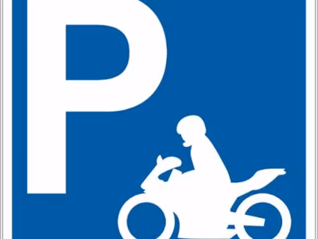 place de parking moto■parking fermé et sécurisé.■libre à partir du 01 06 2026.■prix : 30 e