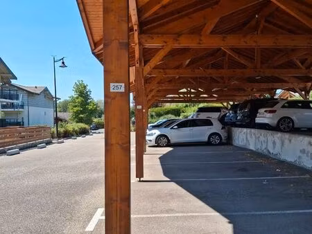 place de parking couverte