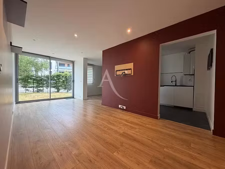 location appartement 2 pièces 52.6 m² à nantes (44000)  675 €