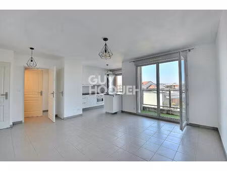 à vendre t2 lumineux au 5 étages avec vue dégagée  cave et grand garage  lyon 3ème (69003)