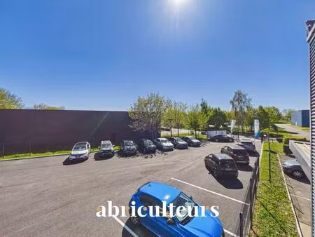 local commercial avec stockage extérieur de 900 m² en location à proximité de chartres (28