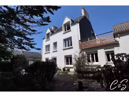 maison de caractère aux volumes généreux  à proximité de la