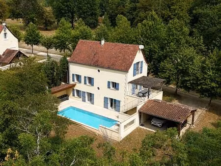 villa moderne et confortable avec piscine  en bordure d'un golf
