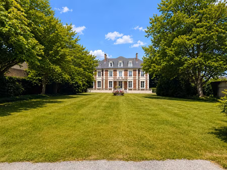 maison de maître de 488 m2 avec parc clos  dépendances et ga