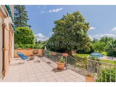 maison de 300 m² à pont-d'ain