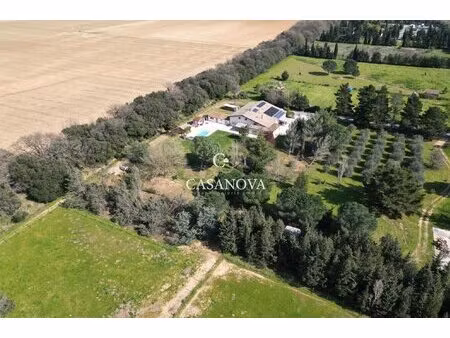 propriété 5 hectares - villa et dépendances : 331 m2 habitables - piscine - oliveraie -...