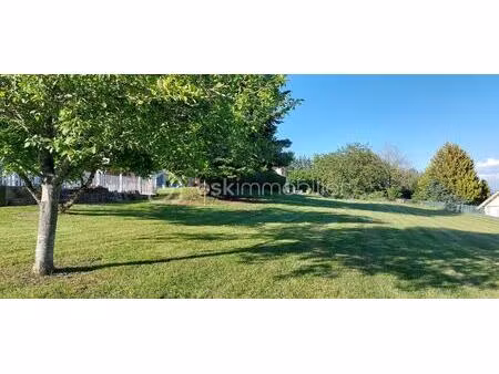 terrain de 1 361 m² à usinens