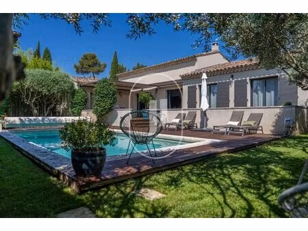 très jolie maison de plain-pied à vendre à eygalières