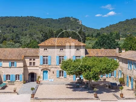 exceptionnel mas provençal de caractère à vendre à fontvieille