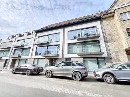 appartement duplex avec garage  situé au centre.