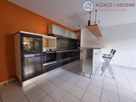 bel appartement t2 en rez de jardin avec 2 places de parking à