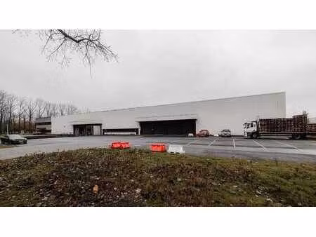 entrepôt logistique avec visibilité sur l'e19