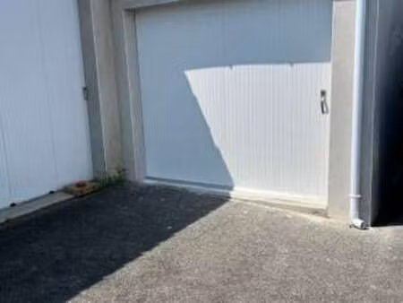 location garage box et parking aux sables-d'olonne (85100) : à louer / 39m² les sables-d'o