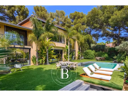 villa de luxe à vendre dans le quartier beaucours-la gorguette-la morvenede