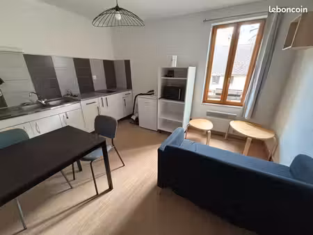 t2 meublé rénové - centre joigny