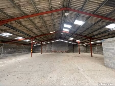 gardiennage camping-cars–caravane hangar fermé et sécurisé  caméra et porte sécurisé sur p