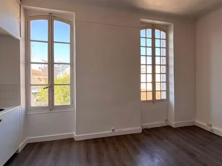 à louer – t1 lumineux 27 m² – marseille 13006 – quartier castellane