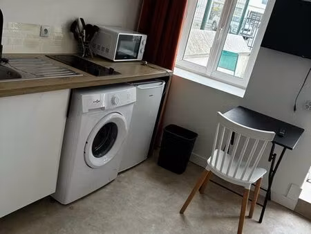 loue studio meublé avec terrasse