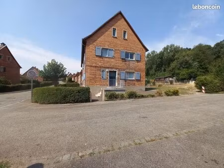location d'un très grand f3 rénové avec isolation thermique intérieur composé d'un séjour 