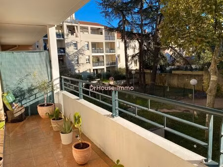 f3 traversant 64m² avec balcon sud.