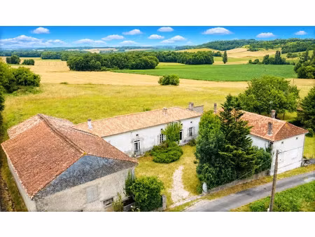 vente ferme 9 pièces 186 m² à chalais (16210)  199 500 €