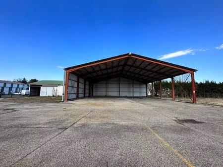 depot industruel de 3000 m² environ sur un hectare