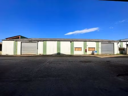 4000 m² de batiment industriel sur 6750 m² de terrain