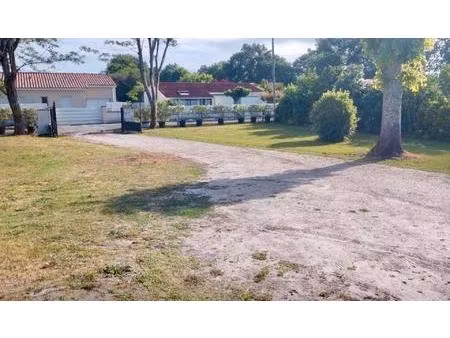 terrain constructible 563 m2 façade 25m secteur résidentiel et calme