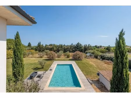 maison contemporaine avec piscine campagne arlésienne