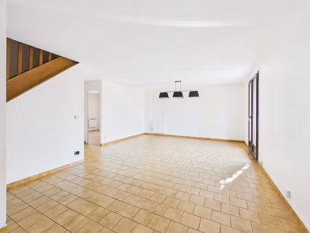 maison familiale de 90 m2 habitables avec sous-sol total sur