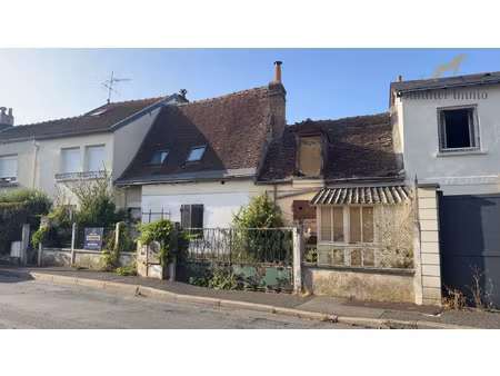 maison d'environ 80m2 à rénover idéalement situé