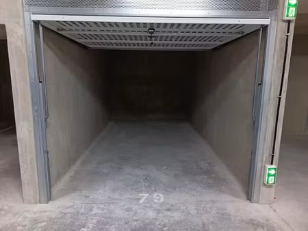 location parking 13 m² à saint-laurent-du-var (06700)  130 €